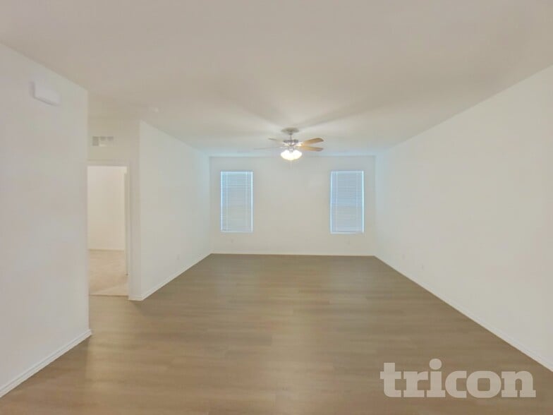 Building Photo - 2415 Carlow Ln