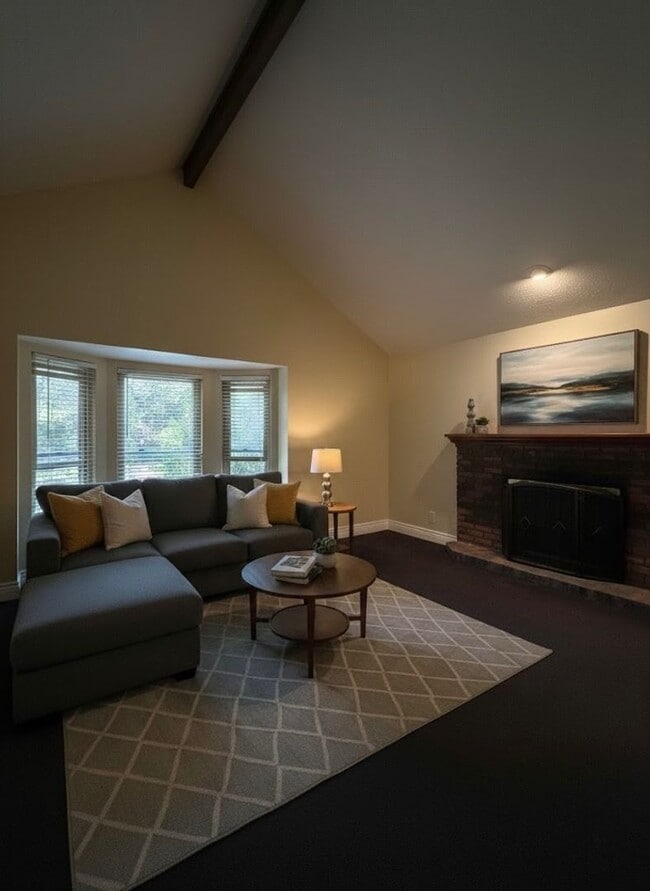 Building Photo - 4 Bed / 3 Bath Home for Rent in Riverdale,...