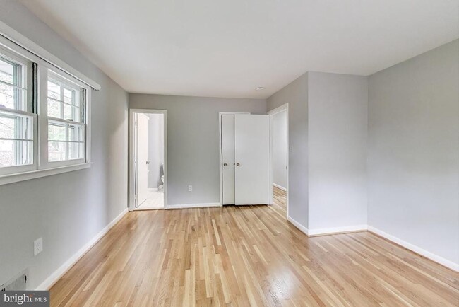 Building Photo - 14207 Gaines Ave