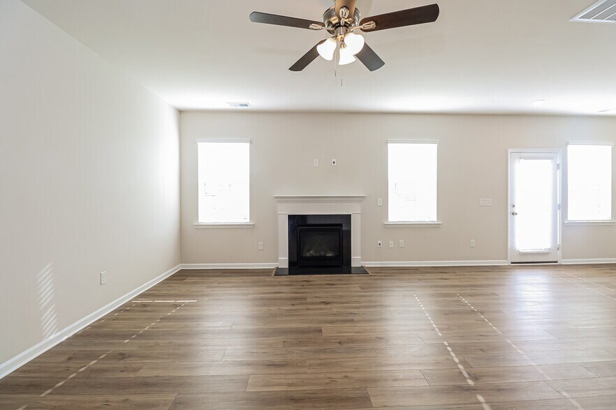 Building Photo - 1613 Swallow Tail Dr