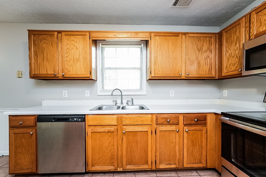 Building Photo - 915 Eagle Pointe Dr NW