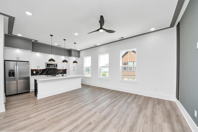 Building Photo - 9004 Orange Spg Dr
