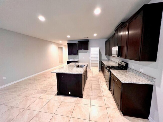 Building Photo - 5717 Lehman Way