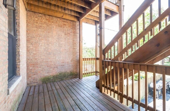 Building Photo - 1422 W Taylor St