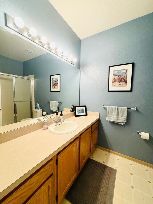 Building Photo - 2 Bedroom, 2 Bathroom Condo In Fort Collins with Pool and Clubhouse Access! $500 deposit. Great L...