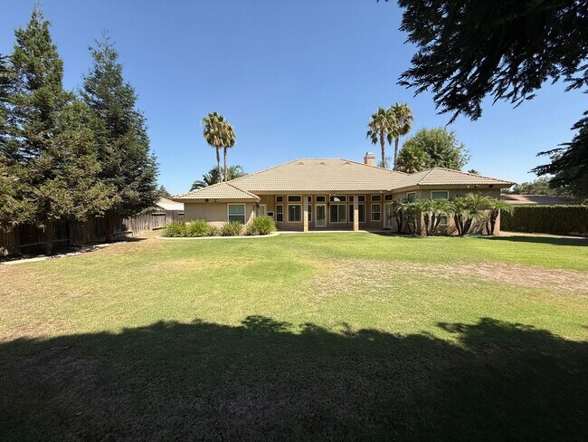 Building Photo - Stunning home in NW Bakersfield!