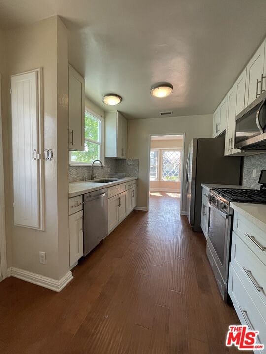 Building Photo - 5048 Enfield Ave