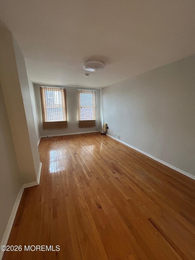 Building Photo - 2 Peninsula Ave