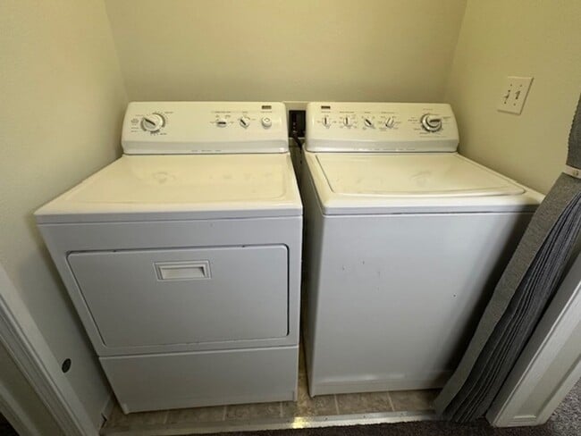 Building Photo - Renovated 3 Bed 2.5 Bath Home in South Park