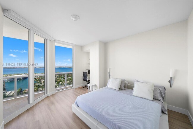 Building Photo - 4775 Collins Ave