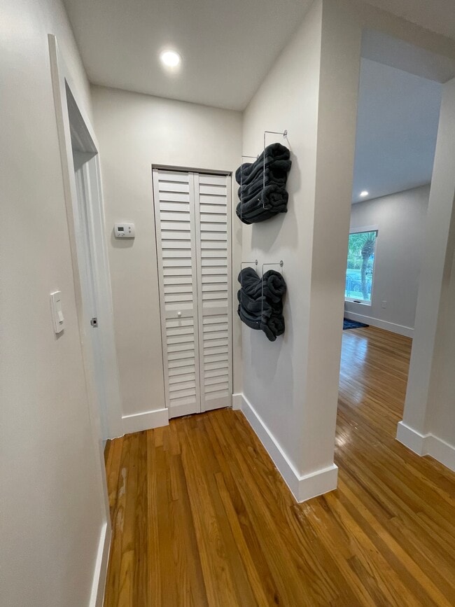 Building Photo - 2100 SW 31st Ave