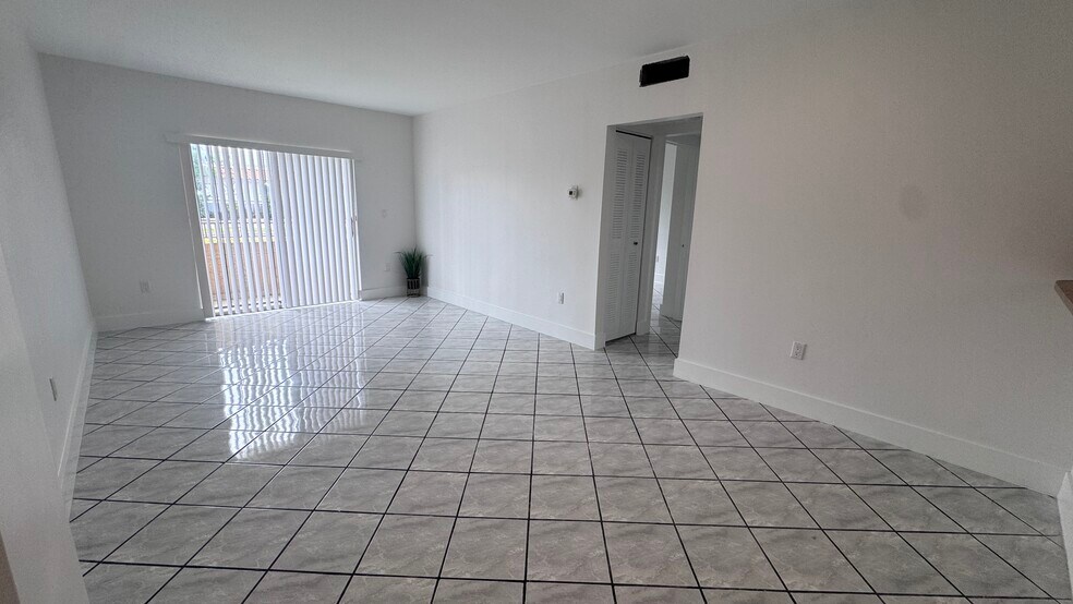 Building Photo - 6090 W Flagler St