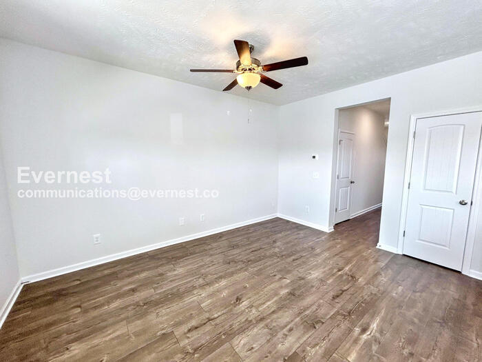 Building Photo - 328 Raines Ct