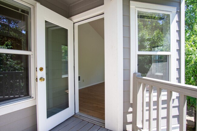 Building Photo - 1 Month FREE in Vaulted Ceiling Spacious 2-Bed 2-Bath w Major Updates!