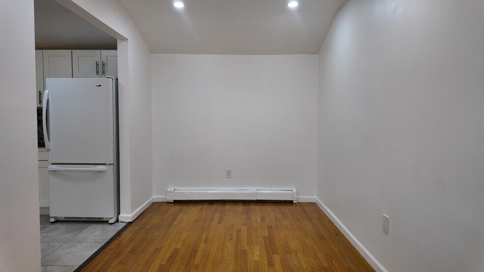 Building Photo - 13930 Laurelton Pky