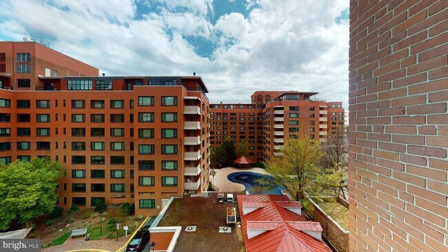 Building Photo - 1111 Arlington Blvd