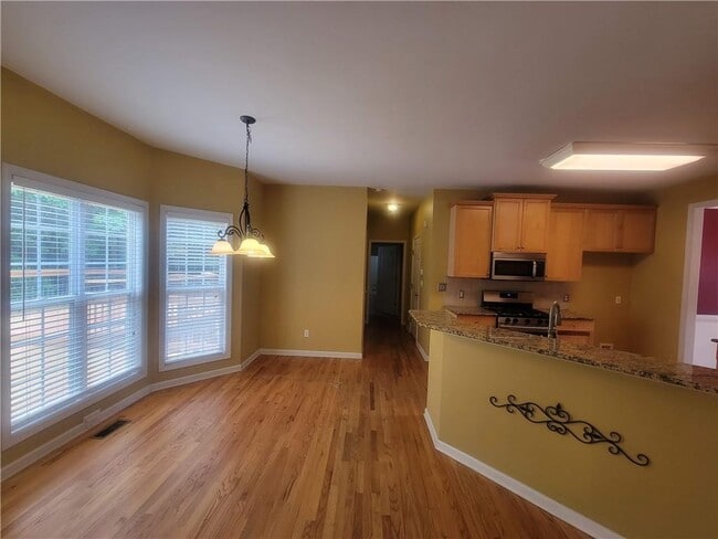 Building Photo - 5555 Holly Springs Dr