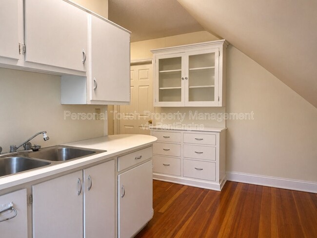 Building Photo - 411 4th Ave S