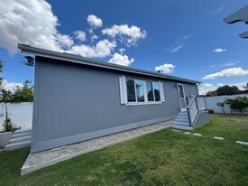 Building Photo - 1425 Ocala Ct
