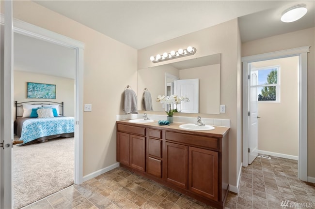 Building Photo - 1548 Farina Lp SE