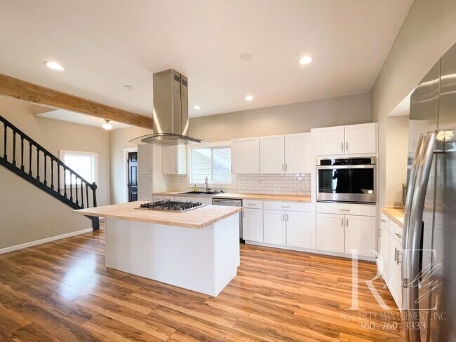 Building Photo - 3BR Bremerton Home with Vintage Charm & Mo...