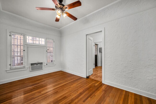 Building Photo - Large 2 bedroom unit