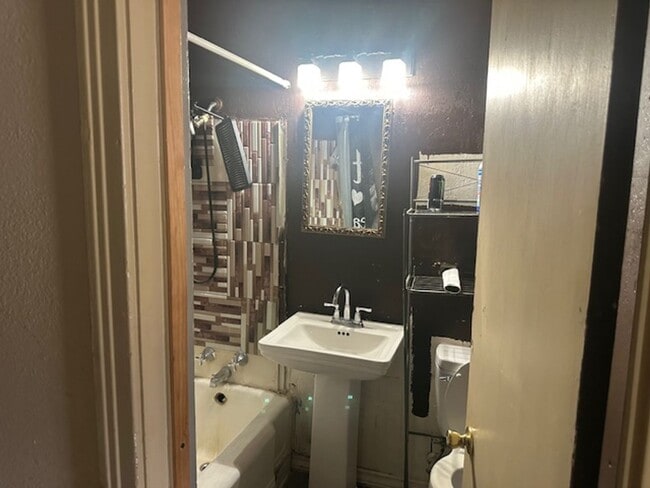 Building Photo - 4409 S Travis St