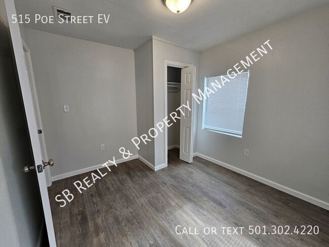 Building Photo - 515 Poe St
