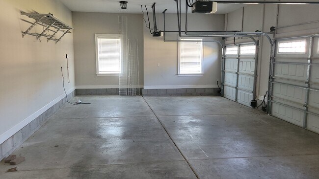 Building Photo - 130 Creekmound Dr