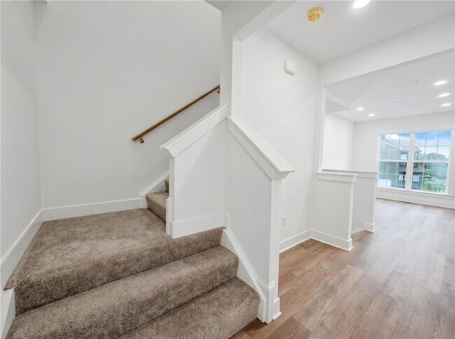 Building Photo - 317 Palisade Wy