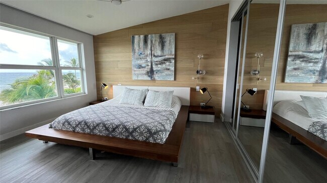 Building Photo - 1041 Hillsboro Mile