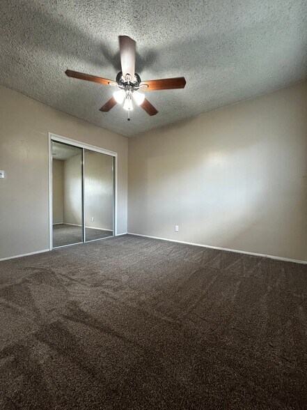 Building Photo - 882 N Los Robles Ave