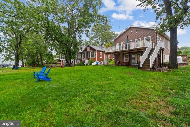 Building Photo - 332 Riverside Dr