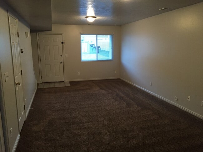 Building Photo - 156 W 1190 N