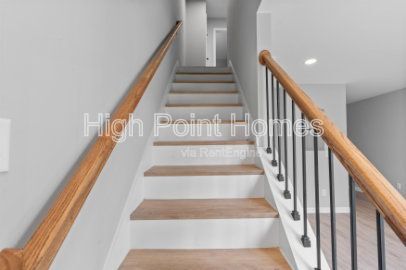 Building Photo - 400 Gallery Ln