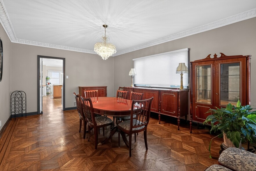 Formal dining room facing kitchen - 60 Goleta Ave