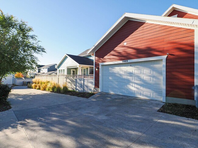 Building Photo - Beautiful House in Excellent Daybreak Location!