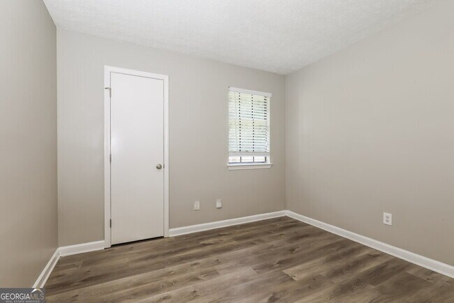 Building Photo - 527 Brookfield Way