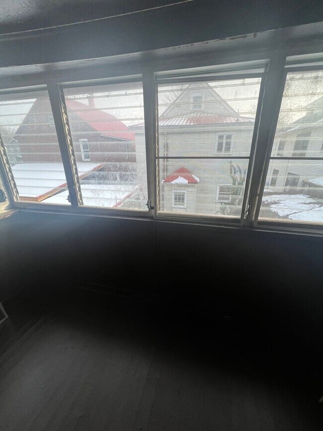 Building Photo - 822-24 WALLACE