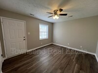 Building Photo - 1437 Ireland Dr