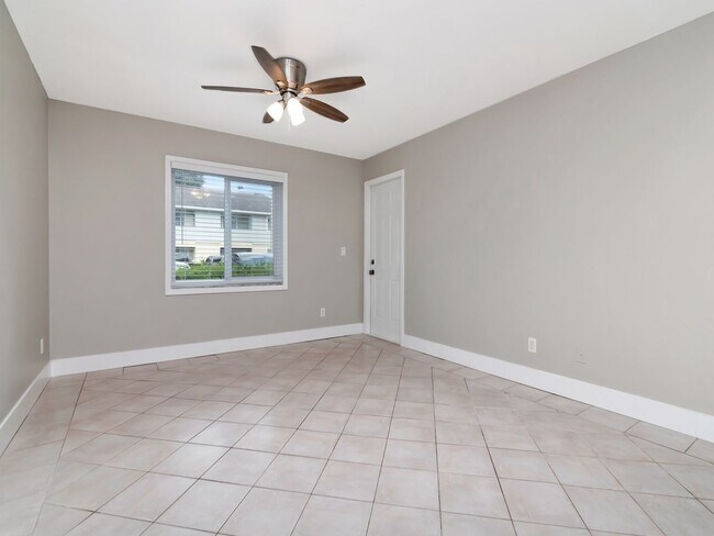 Building Photo - Ground Floor 2 Bedroom 2 Bath - Gated Comm...