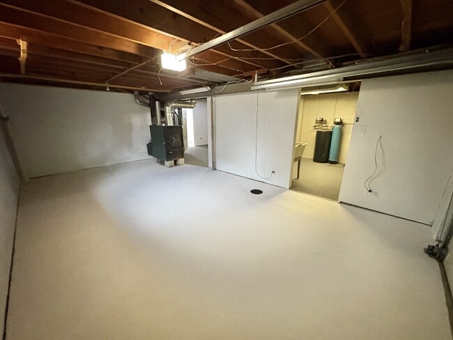 Building Photo - 125 Edgewood Cir