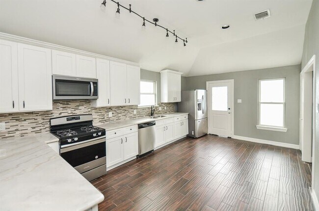 Building Photo - 21523 Ivory Gate Ln