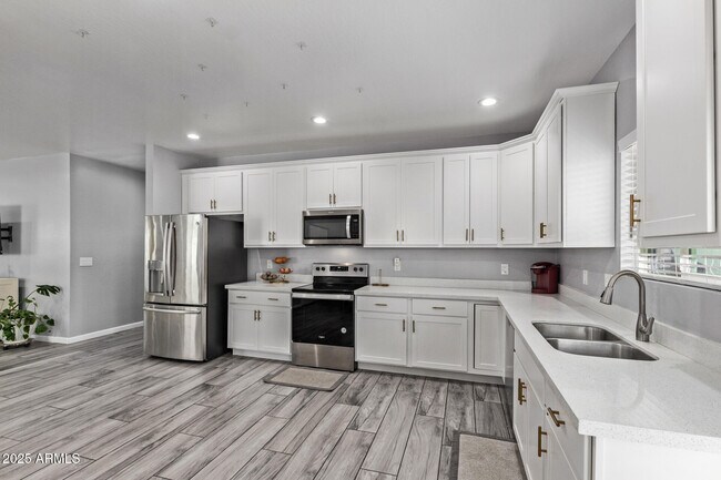 Building Photo - 4229 N 32nd Ave