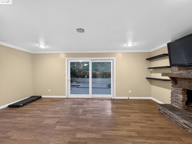 Building Photo - 2322 Peachtree Cir