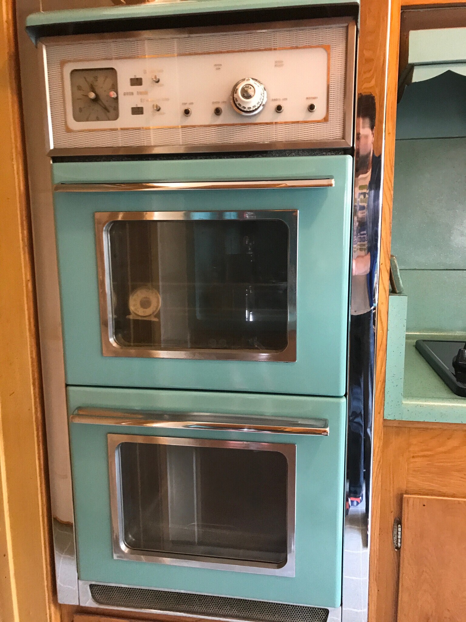 vintage oven - 4327 Finley Ave