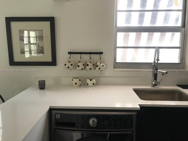 Building Photo - 1524 Euclid Ave