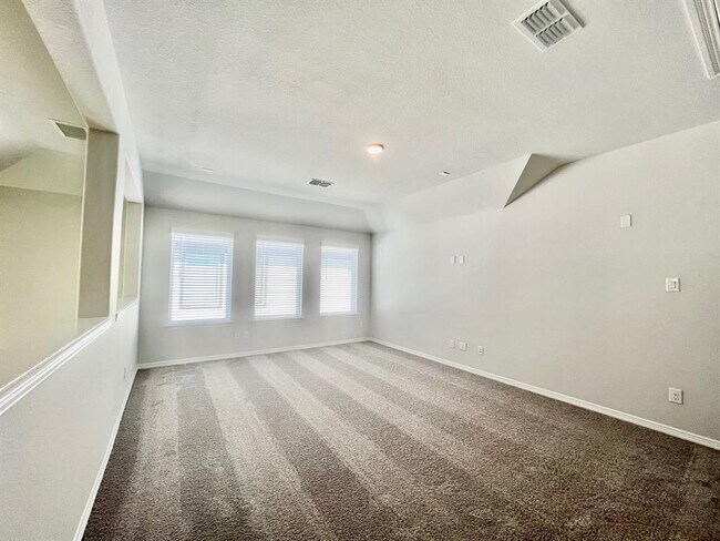 Building Photo - 1815 Waters Branch Dr