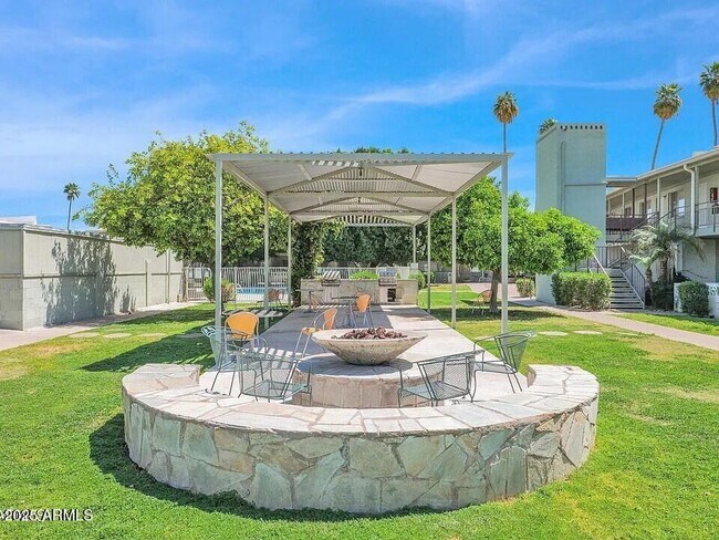 Building Photo - 1702 W Tuckey Ln