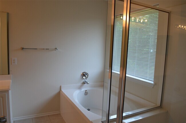 Building Photo - 8904 Elm Drake Ln